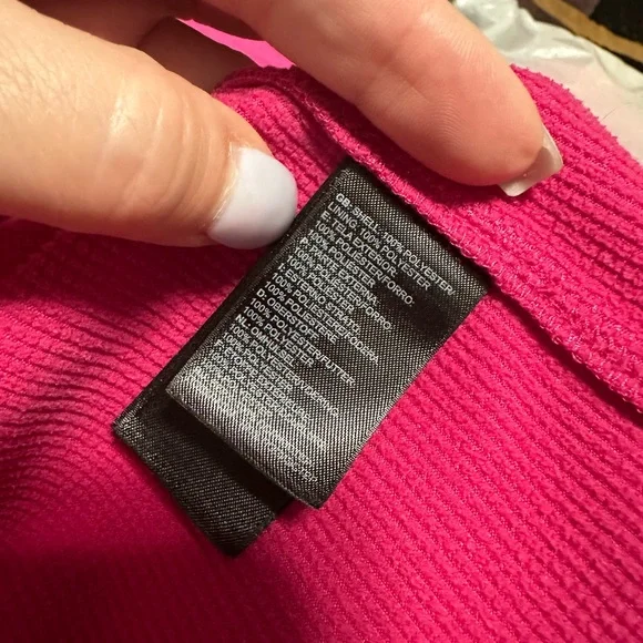 The North Face pink Windwall zip up jacket in Medium. Pockets. - Picture 6 of 15